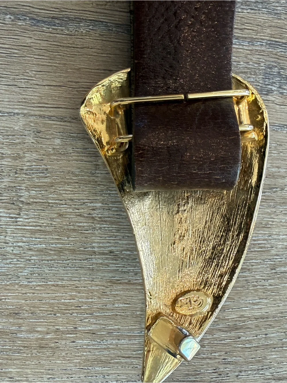 Vintage Women’s 80’s Leather Belt With Gold Leaf Clasp Buckle Retro